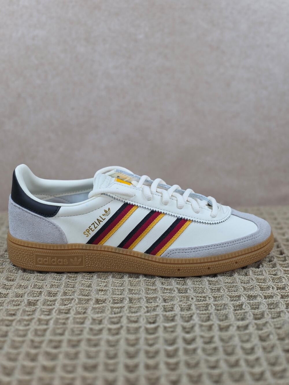 Adidas Handball Spezial Women’s 7 (Youth 6Y) White Grey Yellow – Brand New